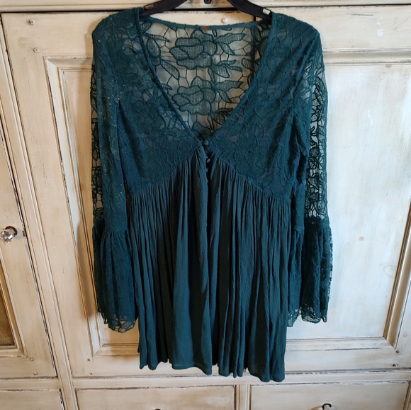 Free People Dresses & Skirts - Free people medium green holiday dress Lacy beautiful